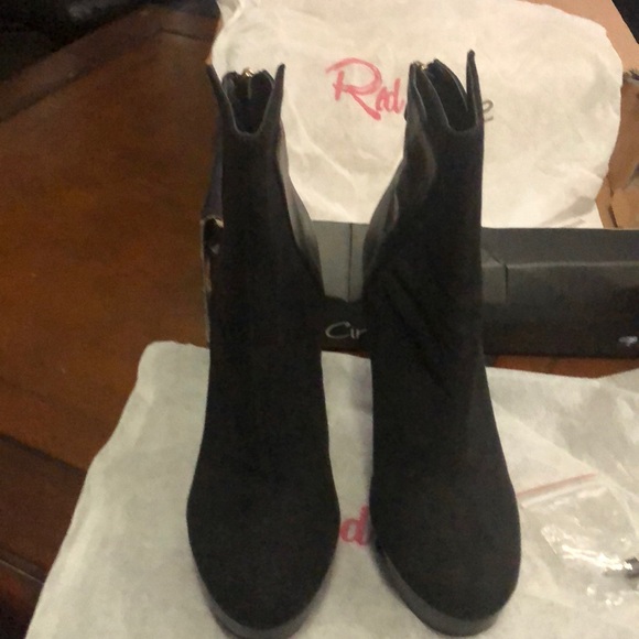 red circle Asalia ankle booty heels - Picture 2 of 8